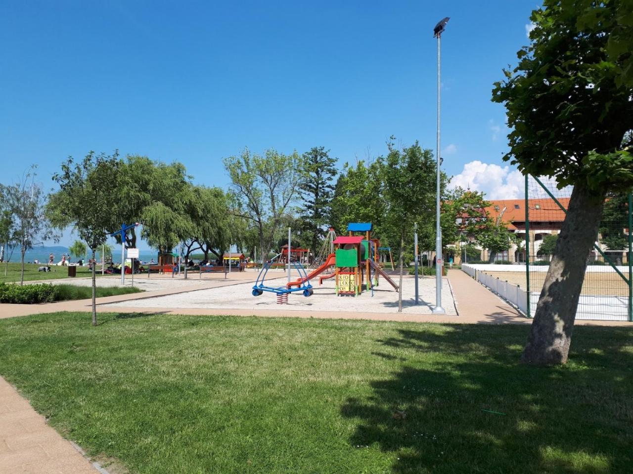 Livi Apartman Merevfalu Kerti Medencevel Fonyód المظهر الخارجي الصورة
